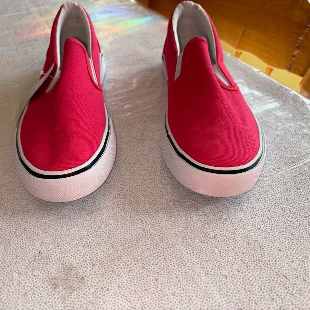NWT thefashionsupply slip on shoes